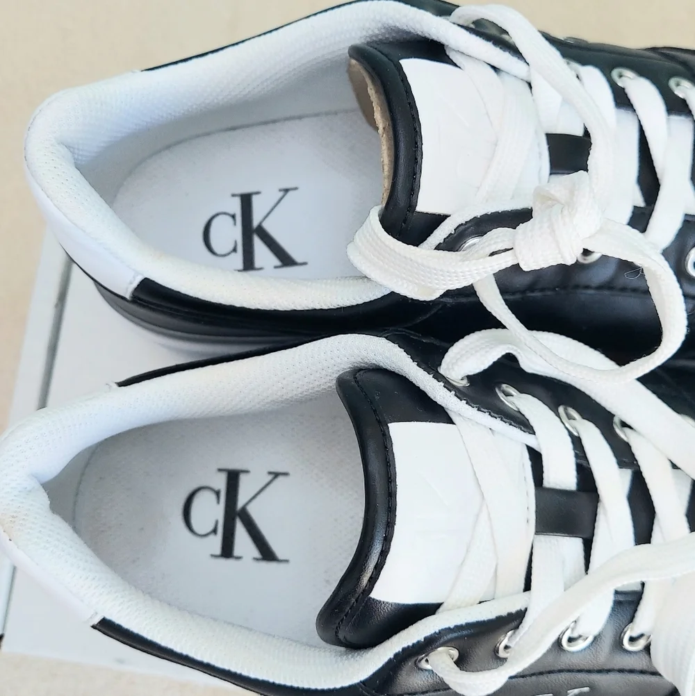 Calvin Klein Women's Calondra Black & White Platform Low Top Sneakers Y2K Chunky